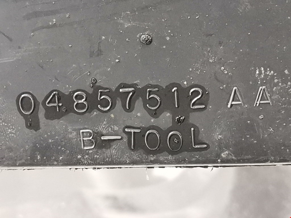 Локер (подкрылок) передний левый CHRYSLER Voyager IV RG 2001-2007