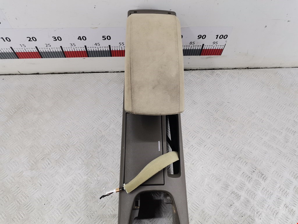 Подлокотник в салон NISSAN Altima L32A 2007-2012