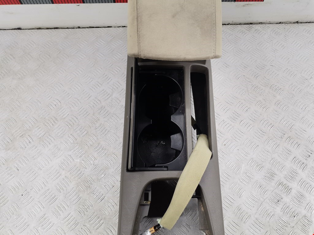 Подлокотник в салон NISSAN Altima L32A 2007-2012