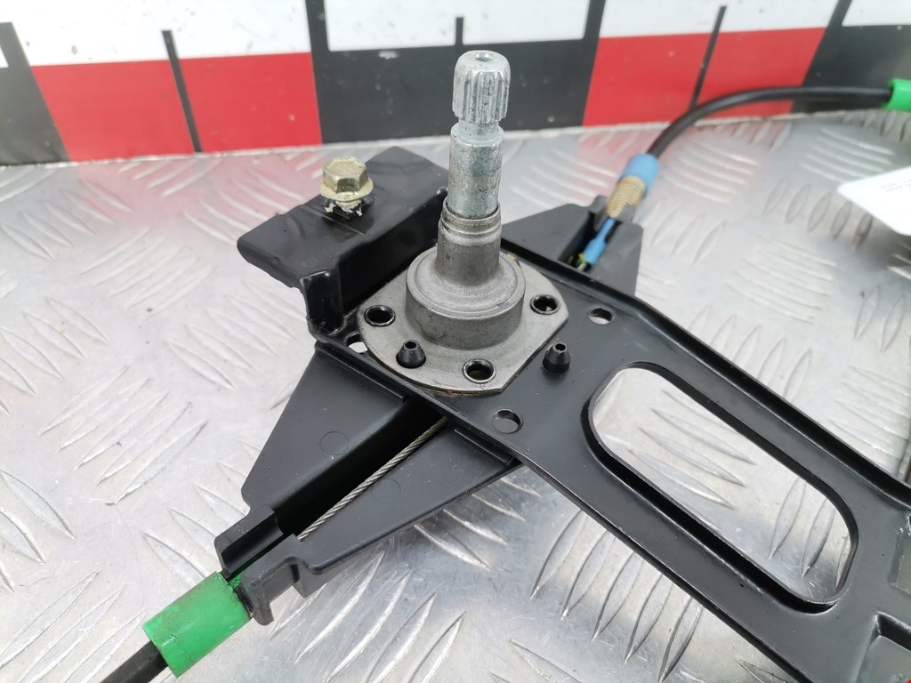 Стеклоподъемник задний правый VOLKSWAGEN Golf III 1991-1997