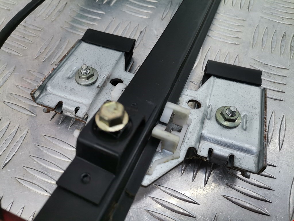 Стеклоподъемник задний правый VOLKSWAGEN Golf III 1991-1997