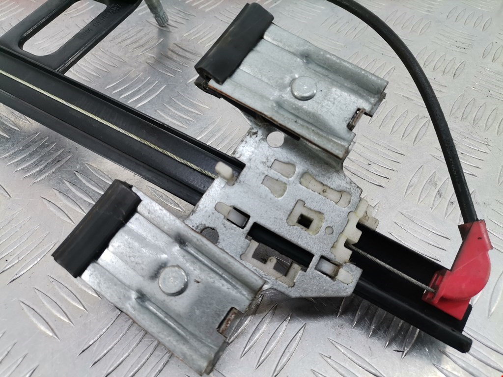 Стеклоподъемник задний правый VOLKSWAGEN Golf III 1991-1997