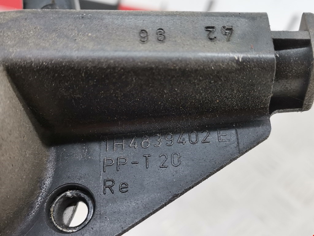 Стеклоподъемник задний правый VOLKSWAGEN Golf III 1991-1997