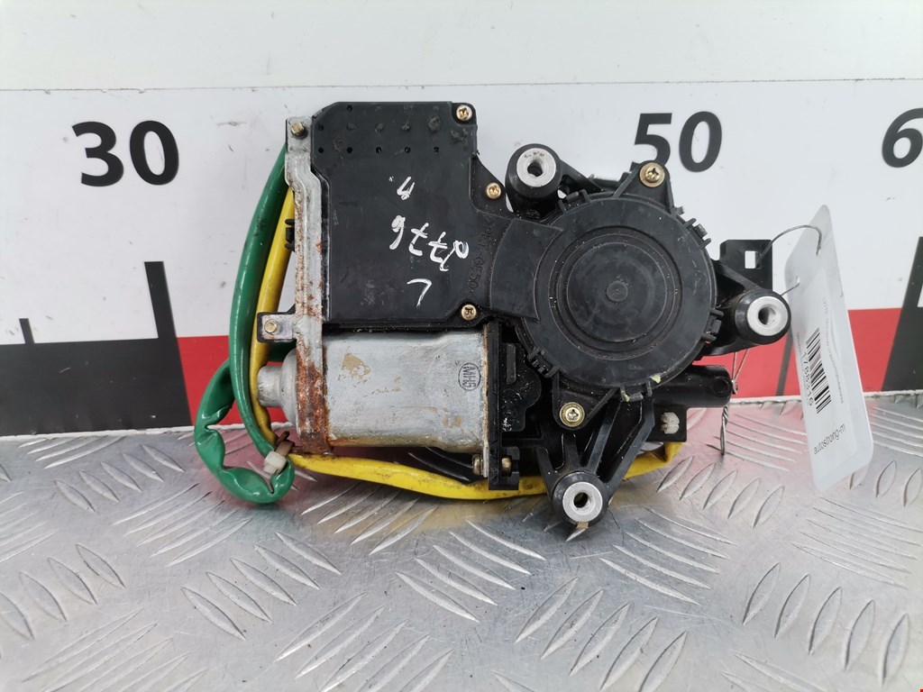 Моторчик (двигатель) стеклоподъемника MITSUBISHI Space Wagon N8,N9 1998-2004