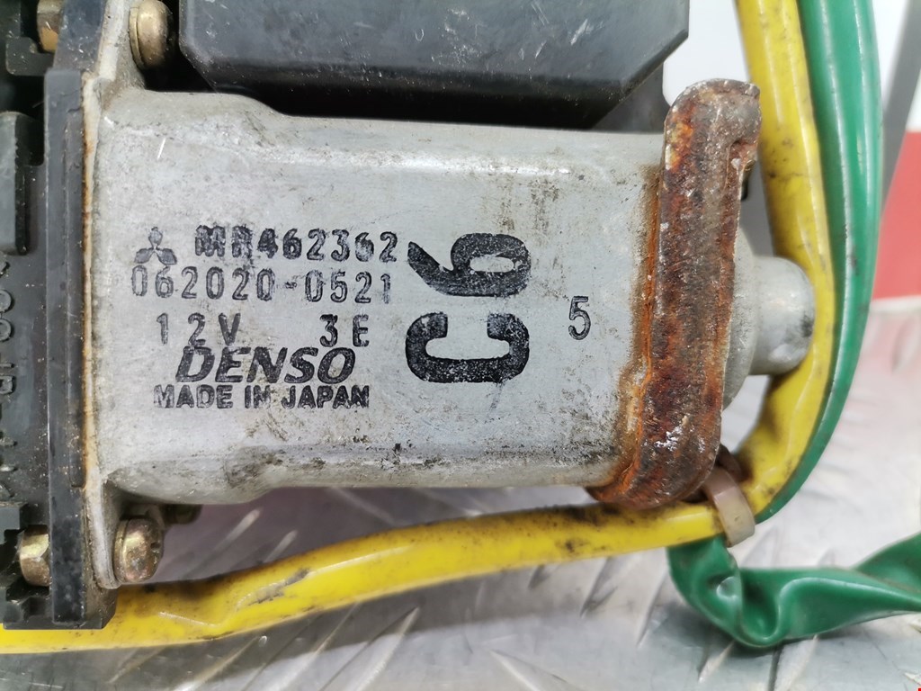 Моторчик (двигатель) стеклоподъемника MITSUBISHI Space Wagon N8,N9 1998-2004