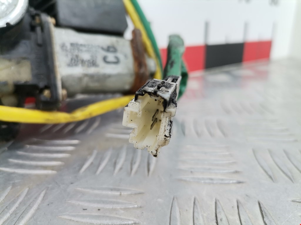 Моторчик (двигатель) стеклоподъемника MITSUBISHI Space Wagon N8,N9 1998-2004