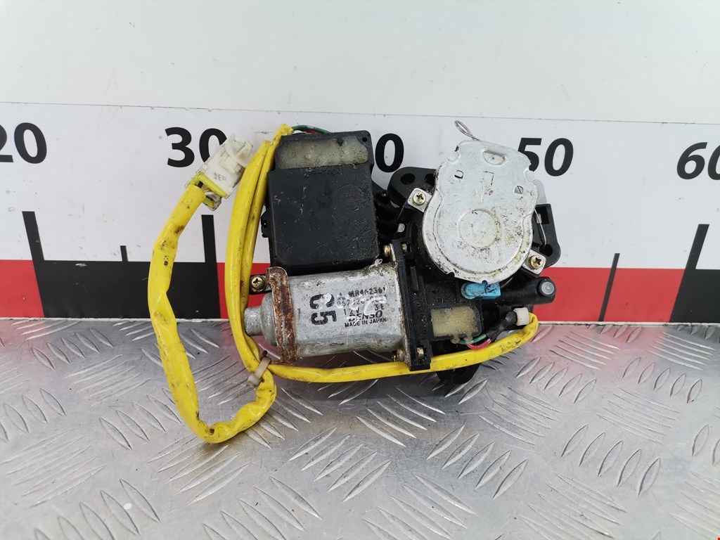 Моторчик (двигатель) стеклоподъемника MITSUBISHI Space Wagon N8,N9 1998-2004