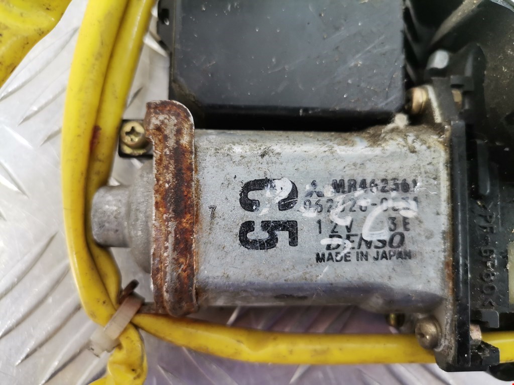 Моторчик (двигатель) стеклоподъемника MITSUBISHI Space Wagon N8,N9 1998-2004