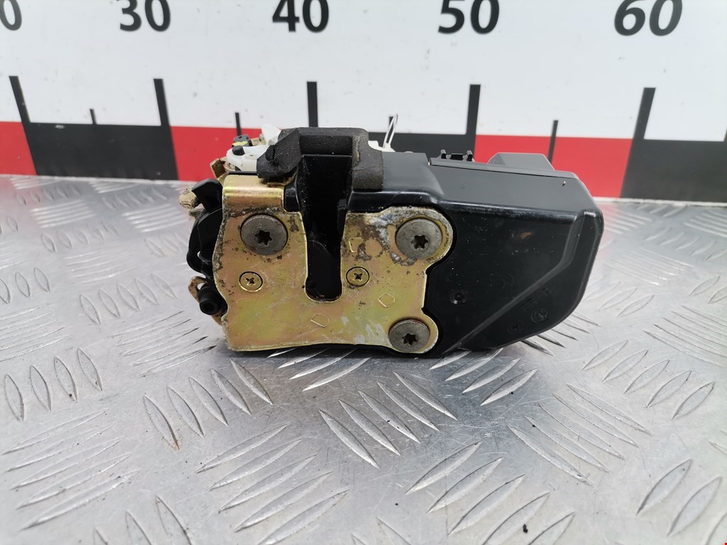 Замок двери задней правой CHRYSLER 300 C 2004-2010