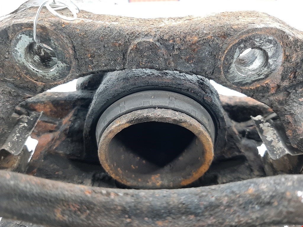 Суппорт передний левый CITROEN C3 Picasso 2009-2017