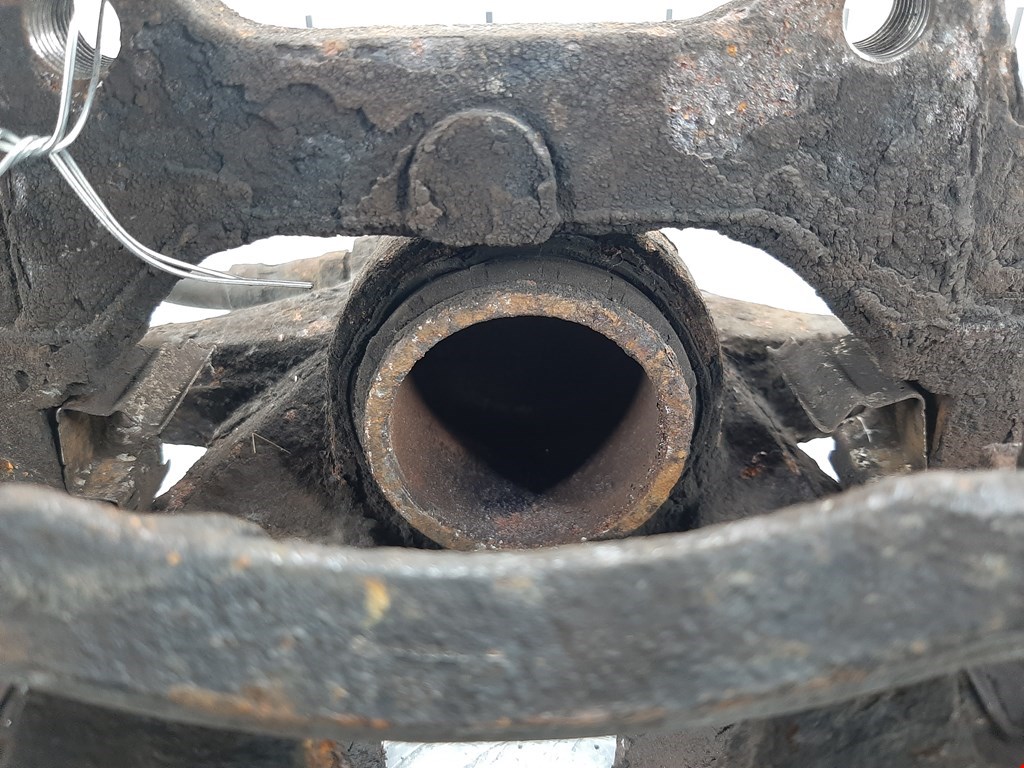 Суппорт передний левый FIAT Grande Punto 2005-2009