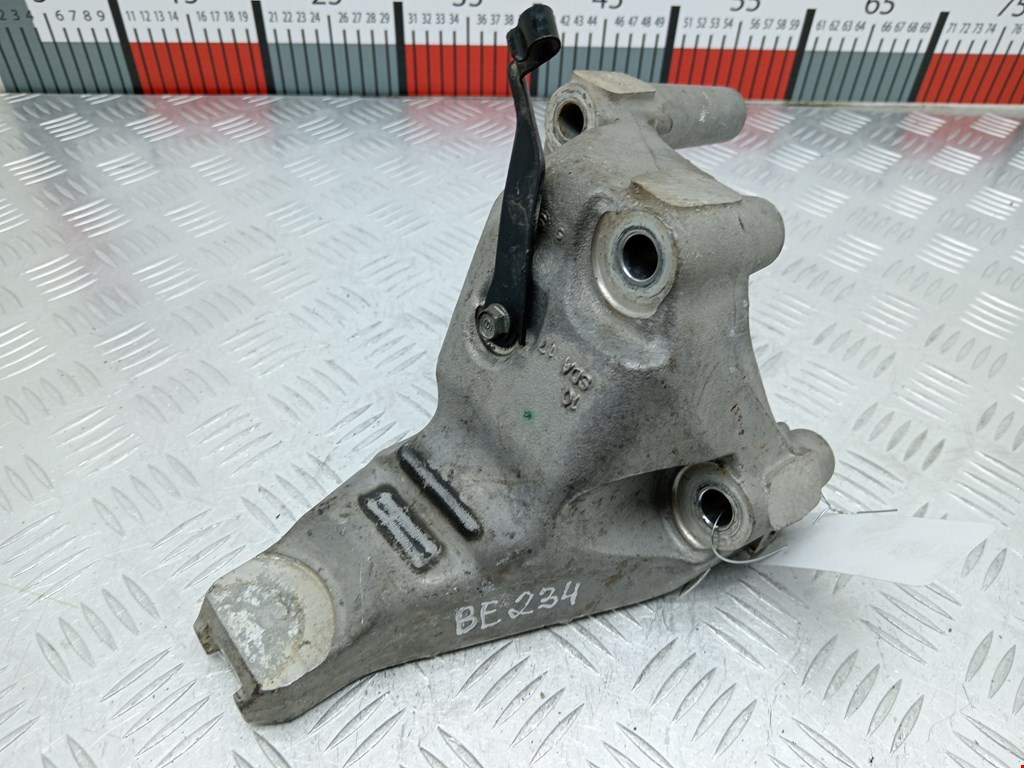 Кронштейн (крепление лапа траверса) кпп Honda Accord 7 (2002-2008)