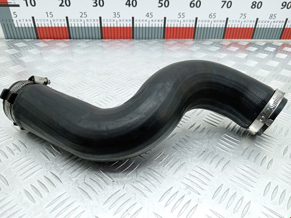 Патрубок интеркулера AUDI A4 B8 2007-2015