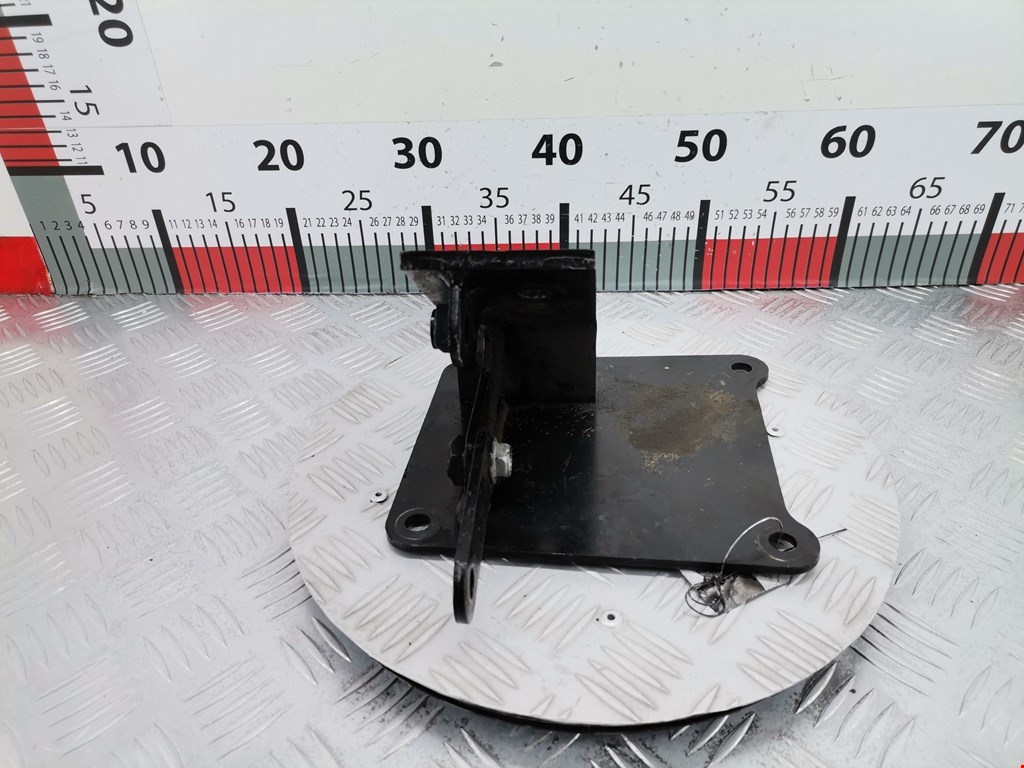 Кронштейн (крепление лапа) двигателя Opel Frontera A (1992-1998)