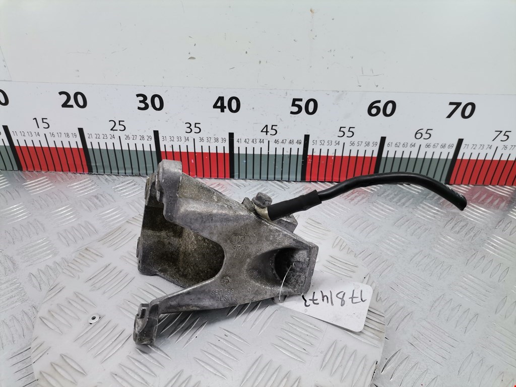 Кронштейн (крепление лапа) двигателя Audi A4 B6 (2000-2006)