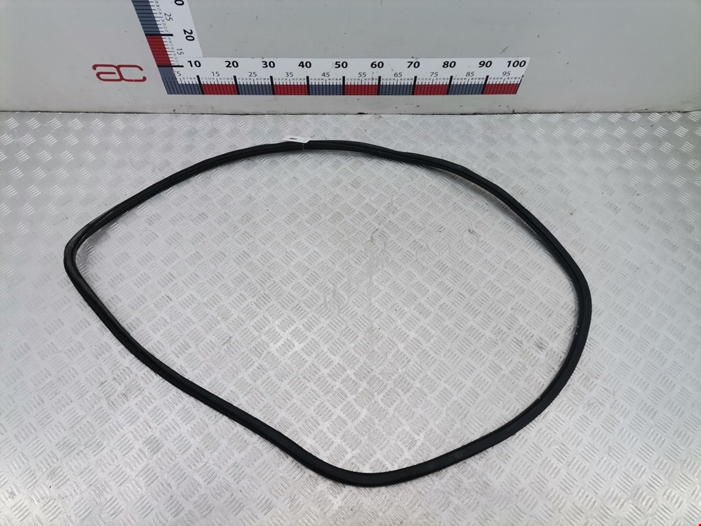 Уплотнитель двери AUDI A4 B8 2007-2015