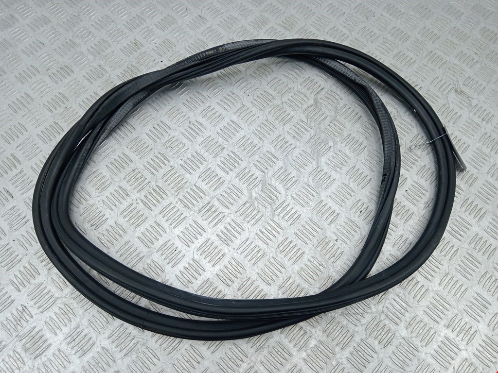 Уплотнитель двери AUDI A4 B8 2007-2015