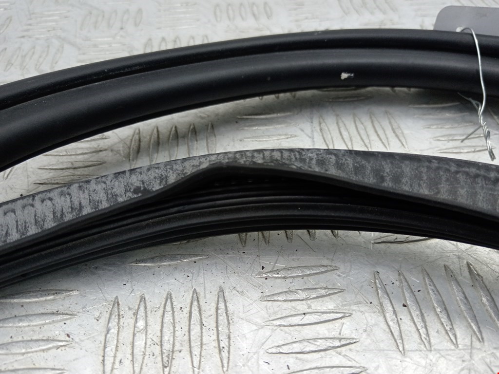 Уплотнитель двери AUDI A4 B8 2007-2015