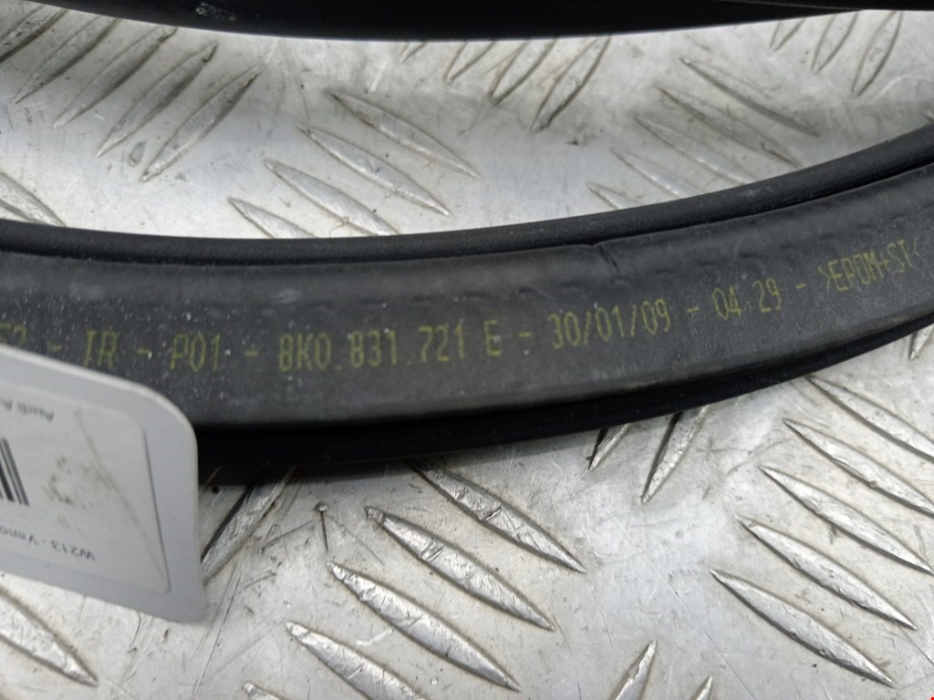 Уплотнитель двери AUDI A4 B8 2007-2015