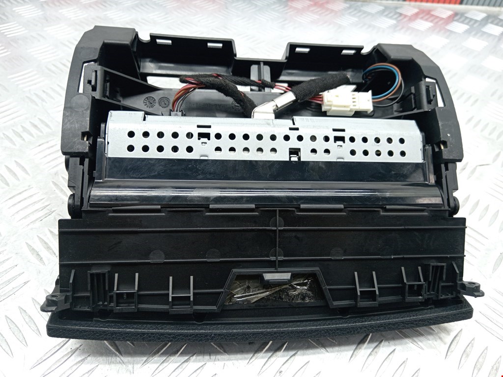 Дисплей информационный (компьютера) MERCEDES-BENZ C-Class C-klasse W204 2007-2015