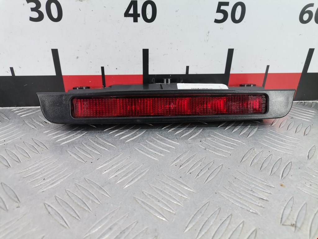 Фонарь дополнительный тормозной (стоп-сигнал) Honda Civic 7 (2000-2006)