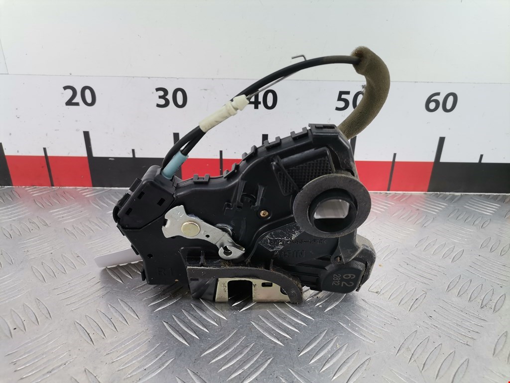 Замок двери передней правой TOYOTA Corolla E120 2001-2006