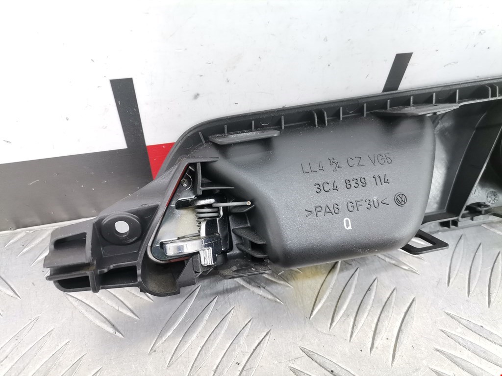 Ручка дверная задняя внутренняя правая VOLKSWAGEN Passat B6 2005-2011