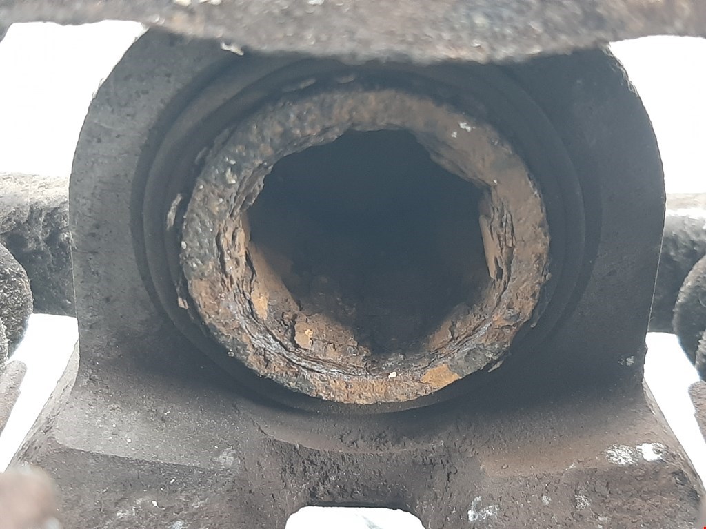 Суппорт задний правый TOYOTA RAV 4 XA30 2006-2012