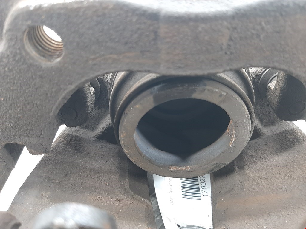 Суппорт передний левый FORD Focus III 2011-2019