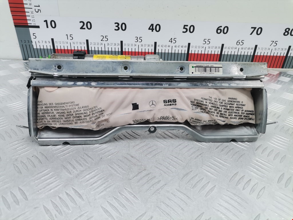 Подушка безопасности нижняя (для колен) MERCEDES-BENZ C-Class C-klasse W204 2007-2015