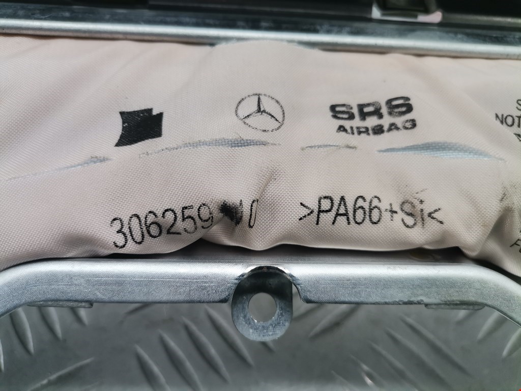 Подушка безопасности нижняя (для колен) MERCEDES-BENZ C-Class C-klasse W204 2007-2015