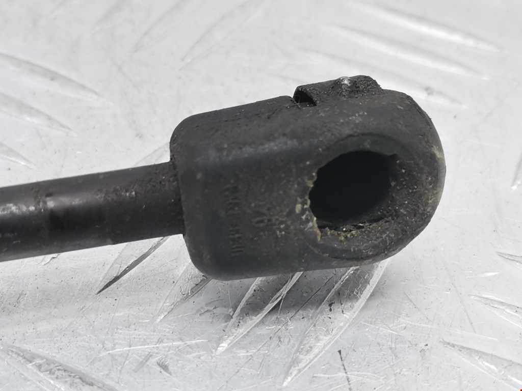 Амортизатор капота левый=правый MERCEDES-BENZ C-Class C-klasse W204 2007-2015