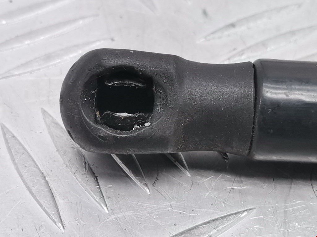 Амортизатор капота левый=правый MERCEDES-BENZ C-Class C-klasse W204 2007-2015