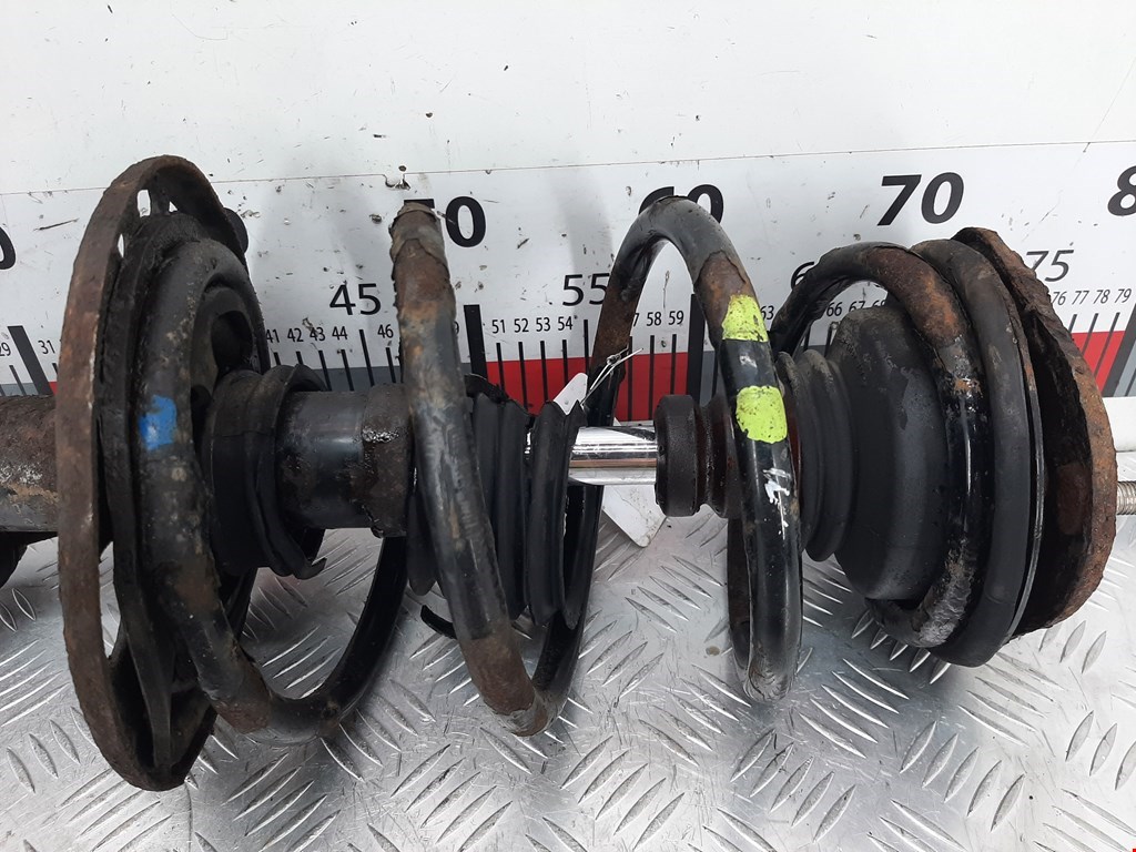 Амортизатор передний правый TOYOTA RAV 4 XA30 2006-2012