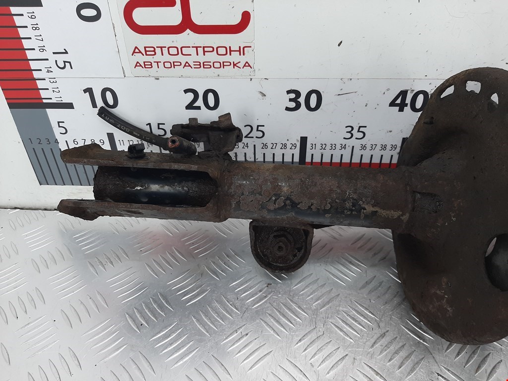 Амортизатор передний правый TOYOTA RAV 4 XA30 2006-2012