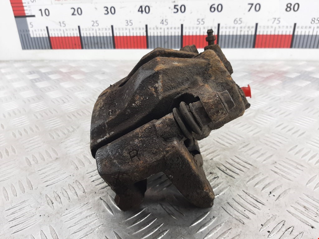 Суппорт передний правый TOYOTA RAV 4 XA30 2006-2012