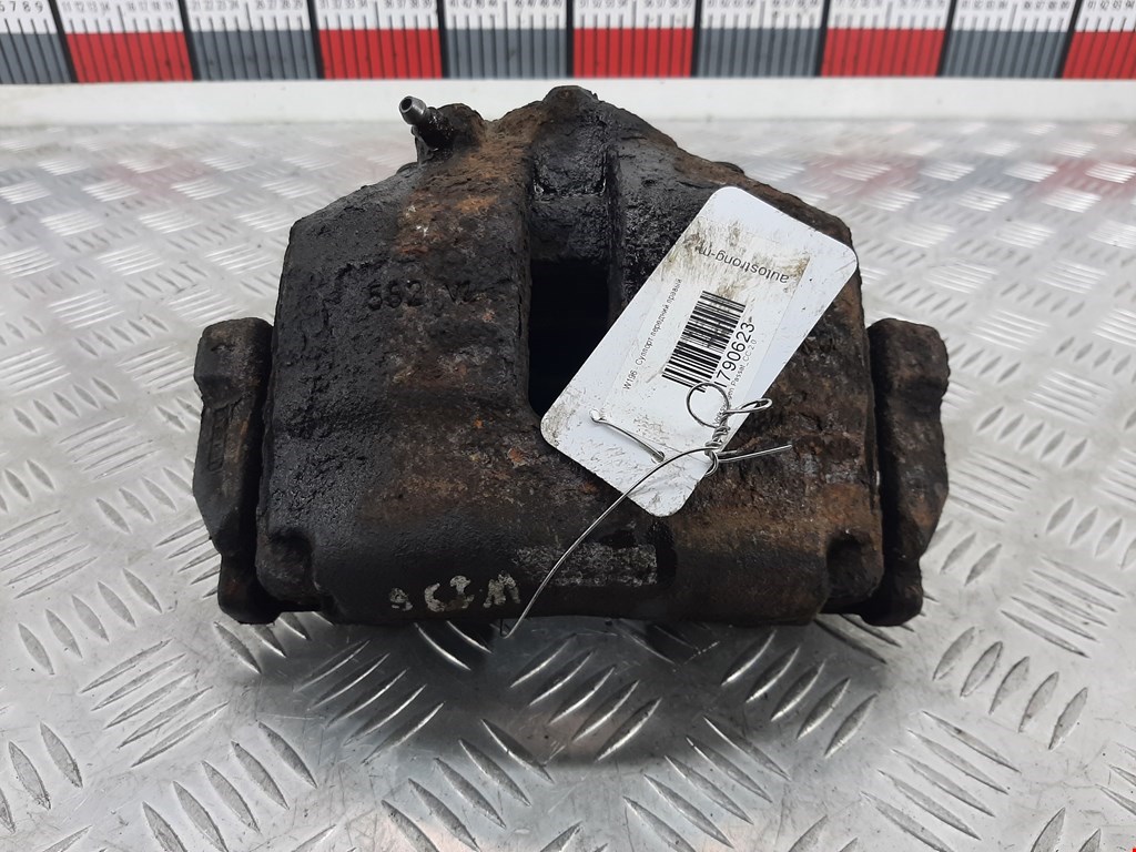 Суппорт передний правый VOLKSWAGEN Passat CC 2008-2017