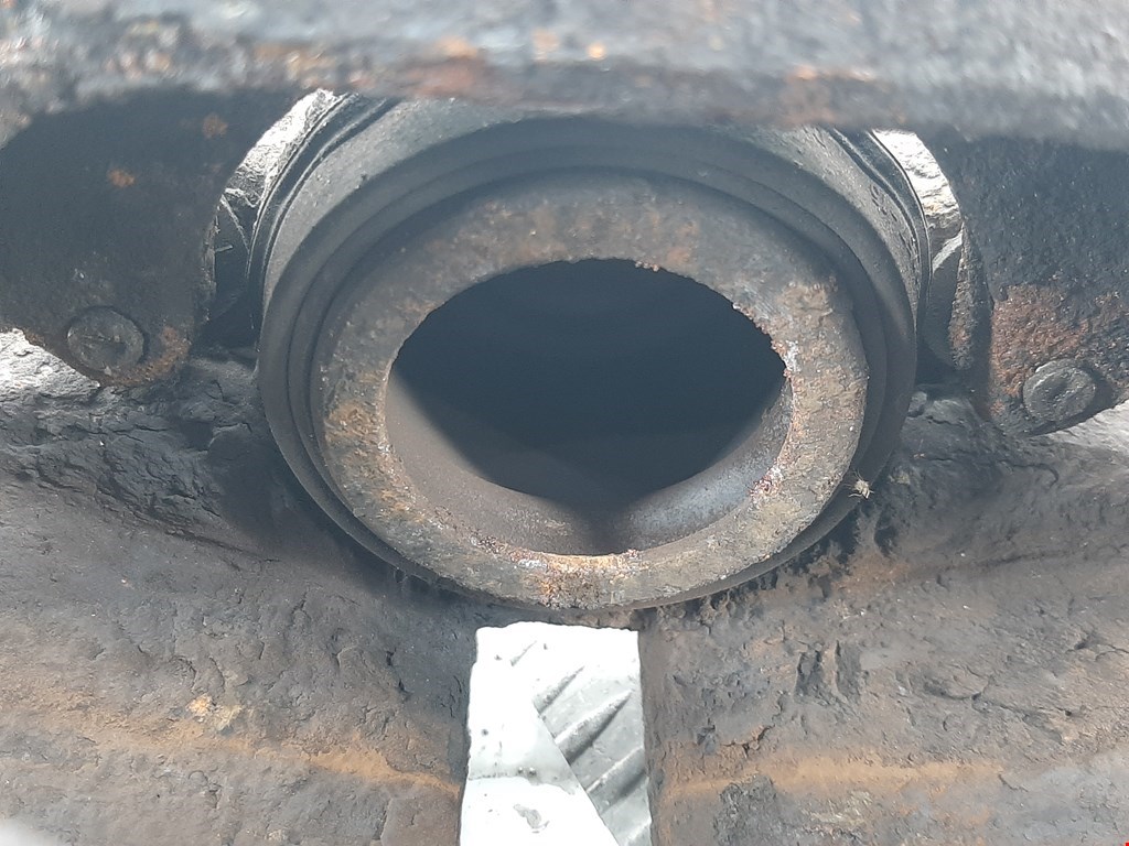 Суппорт передний правый VOLKSWAGEN Passat CC 2008-2017