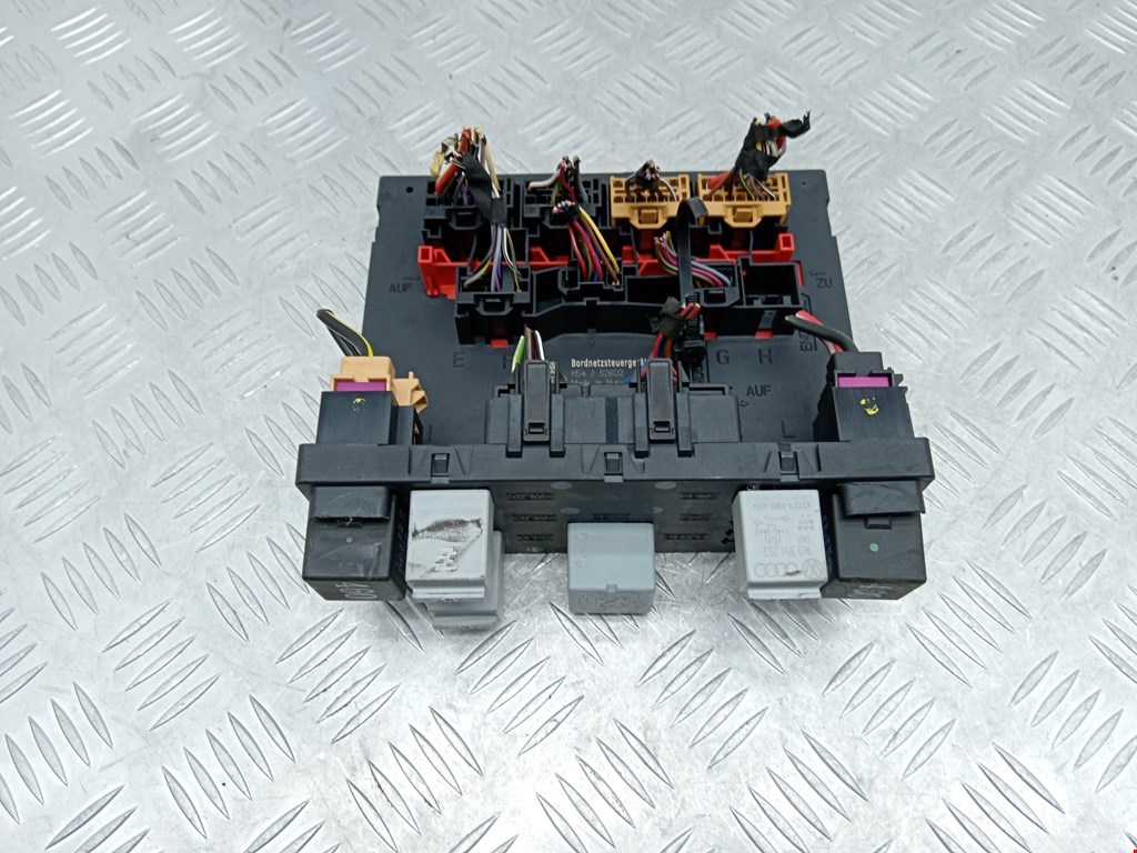 Блок реле VOLKSWAGEN Passat CC 2008-2017