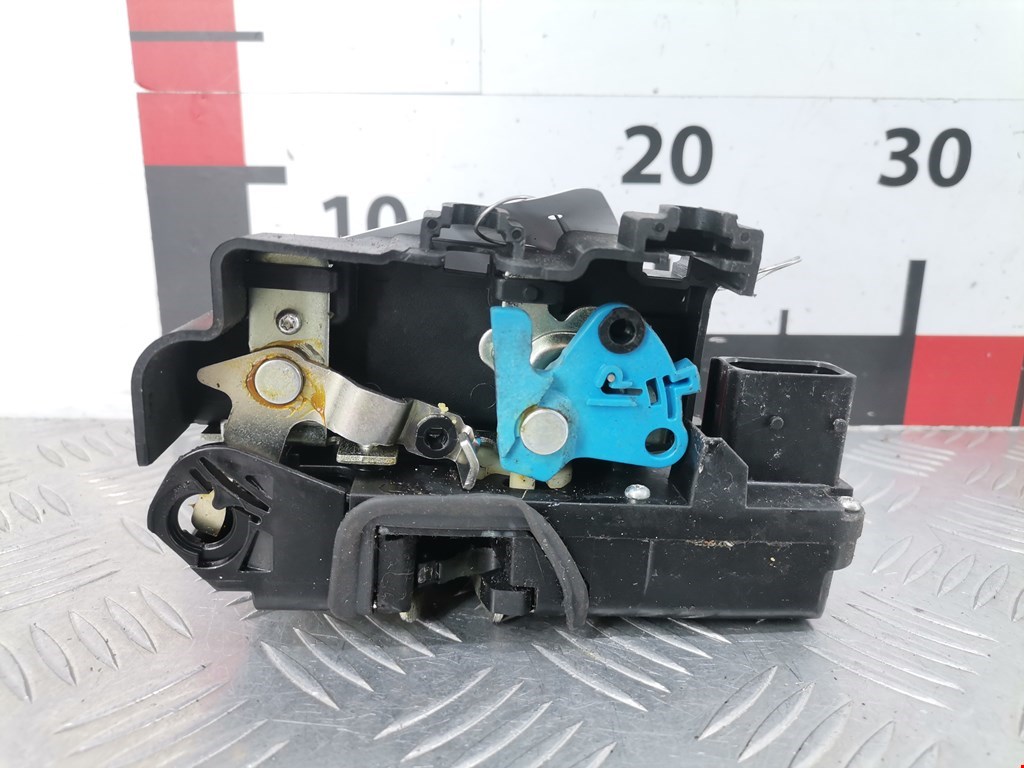 Замок двери передней правой OPEL Antara 2006-2015