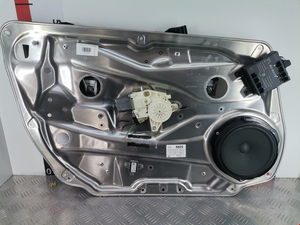 Стеклоподъемник передний левый MERCEDES-BENZ C-Class C-klasse W204 2007-2015