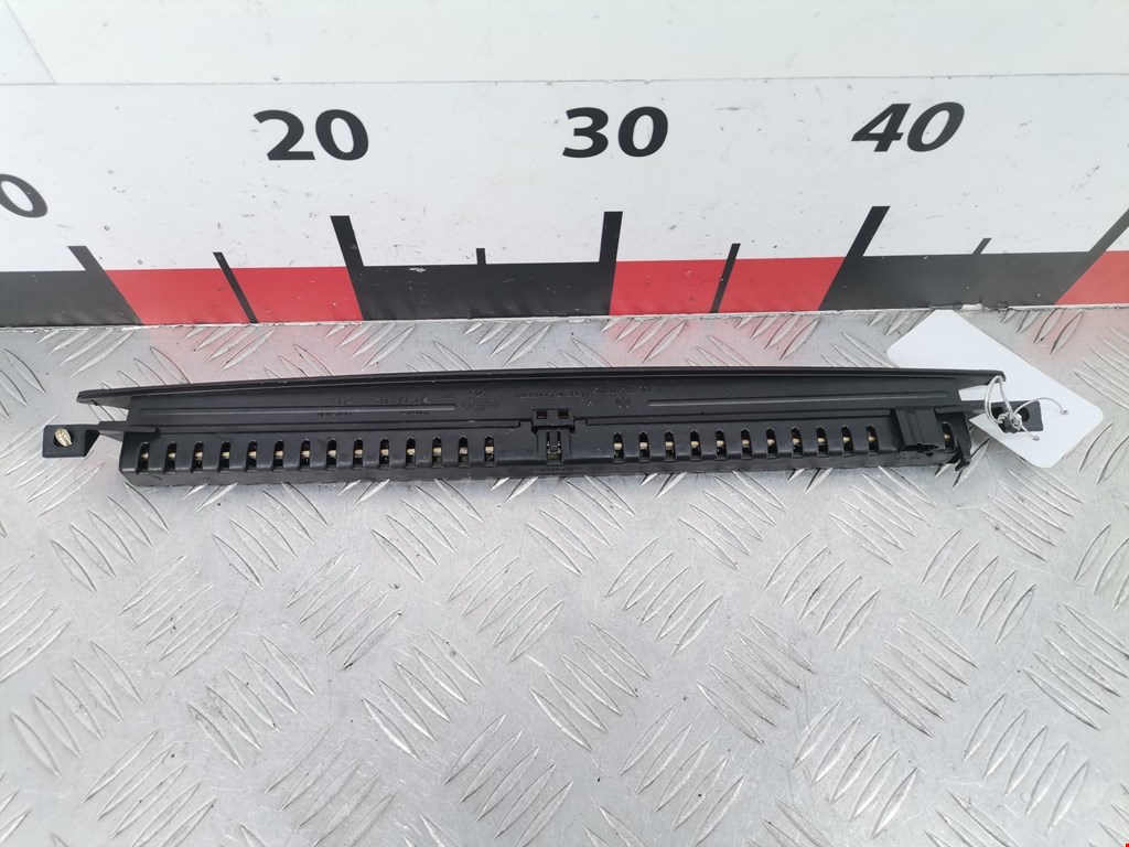 Фонарь дополнительный тормозной (стоп-сигнал) Volkswagen Golf 4 (1997-2004)