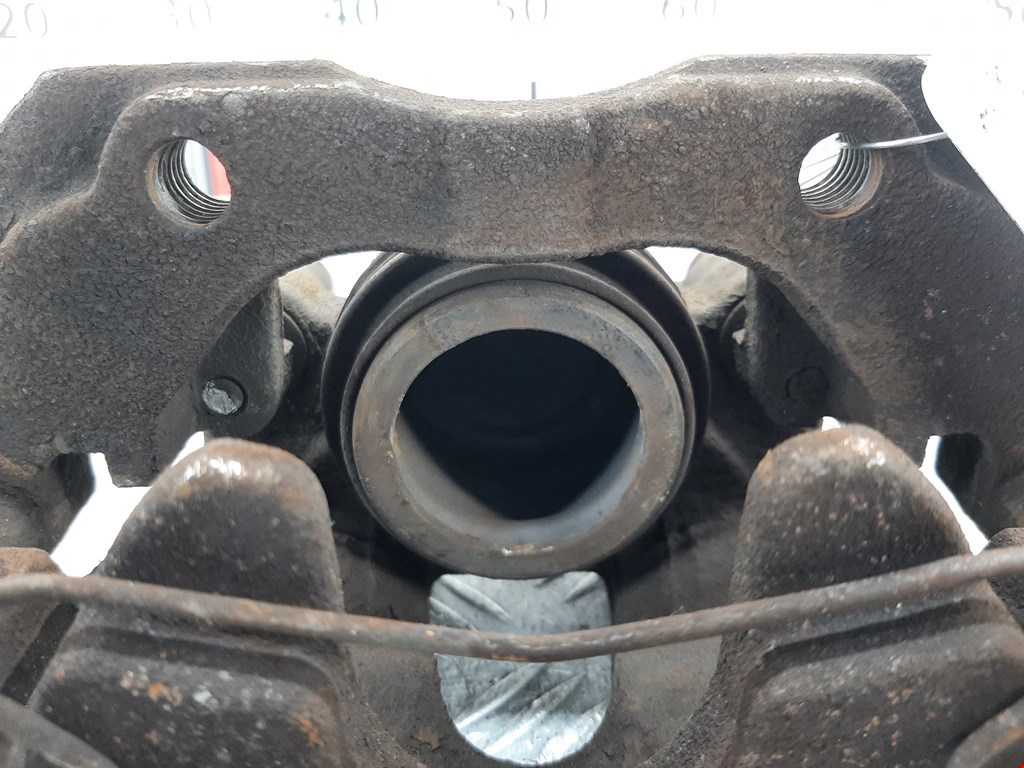 Суппорт передний правый FORD Focus III 2011-2019