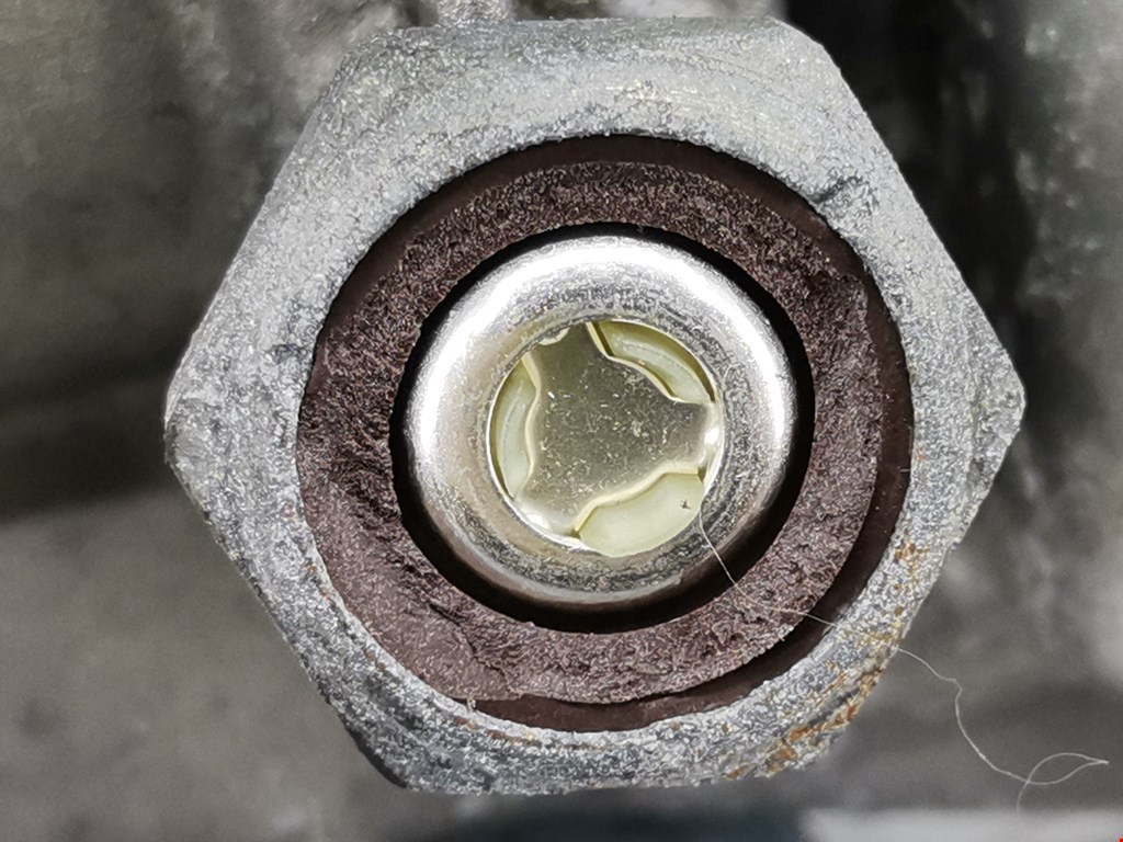 Корпус масляного фильтра VOLKSWAGEN Golf V Plus 2004-2009