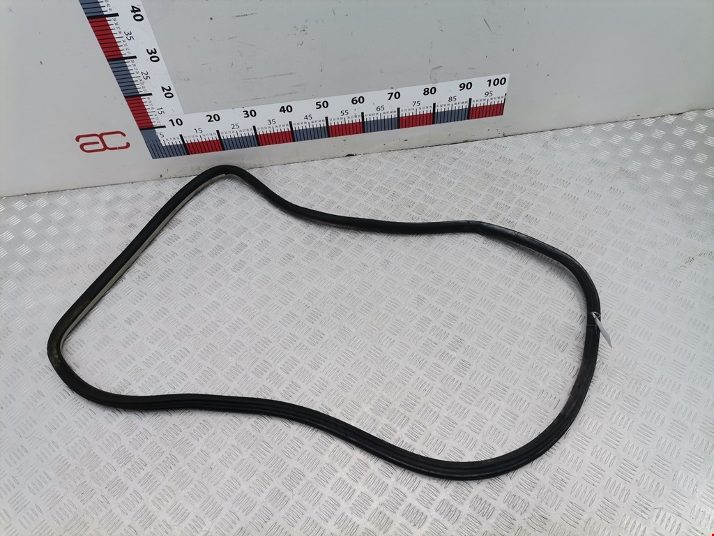 Уплотнитель двери VOLKSWAGEN Passat B5 1997-2005