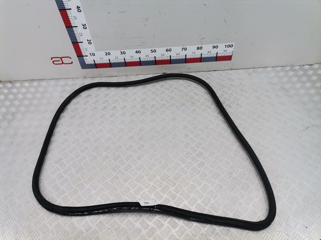 Уплотнитель двери VOLKSWAGEN Passat B5 1997-2005