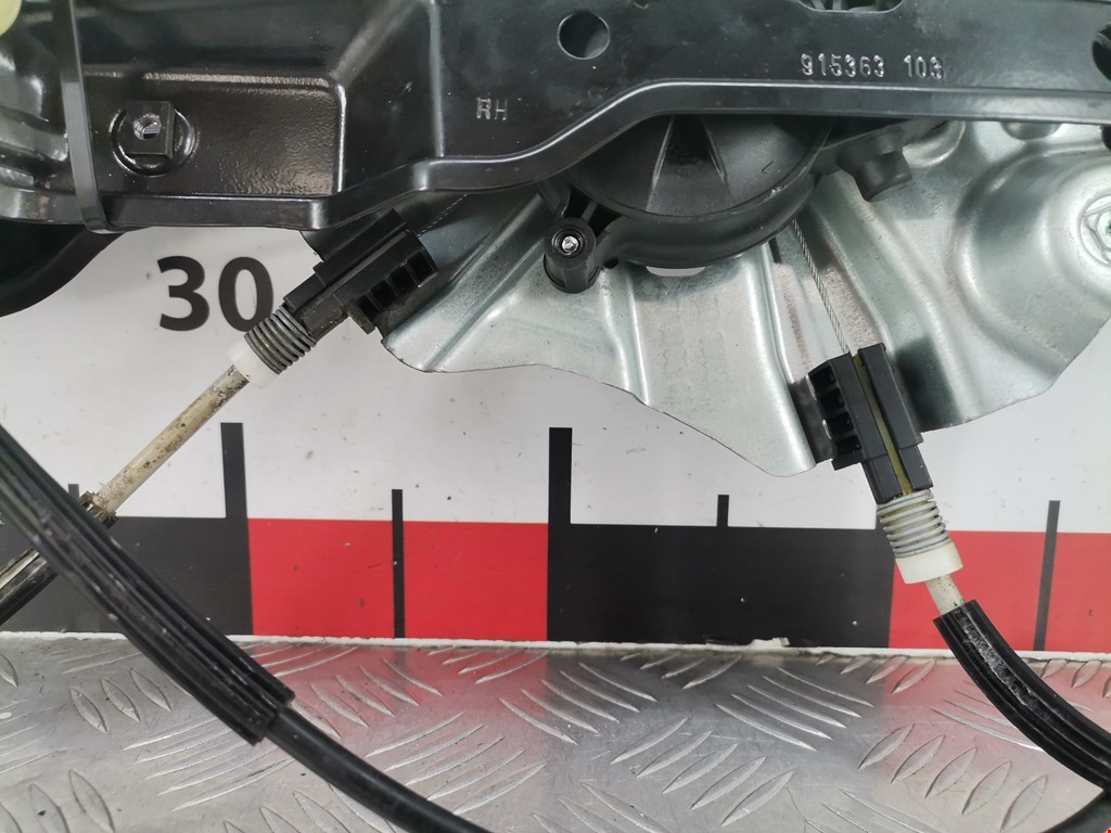 Стеклоподъемник передний правый OPEL Astra J 2009-2017