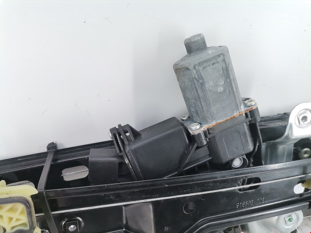 Стеклоподъемник передний правый OPEL Astra J 2009-2017