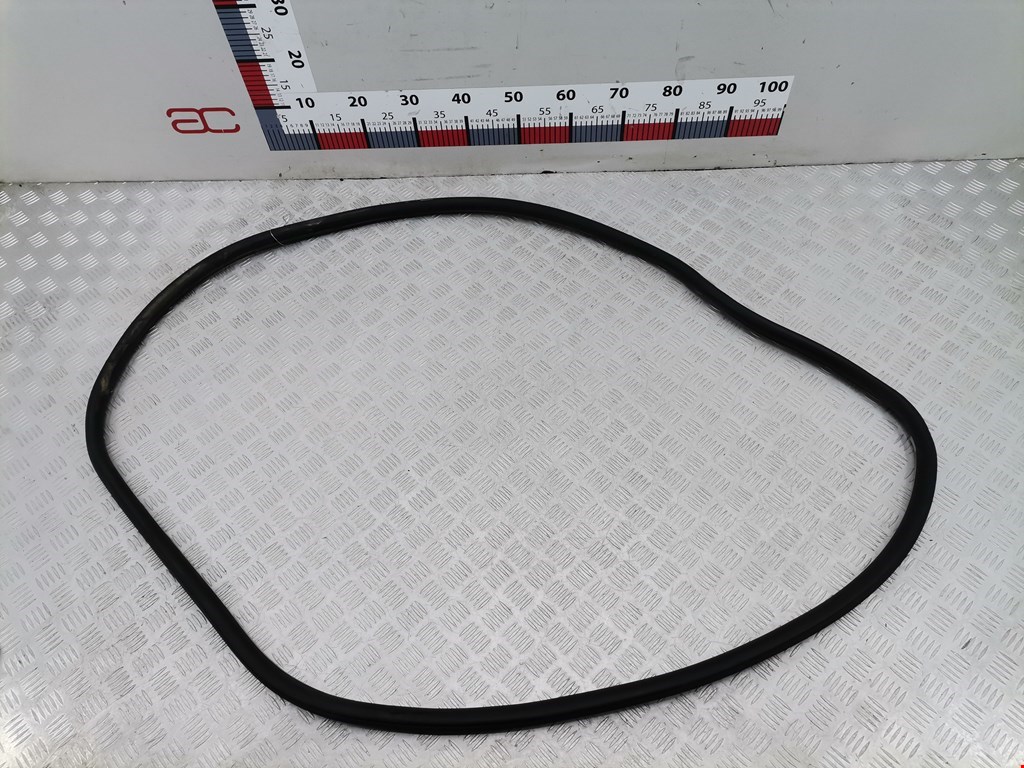 Уплотнитель двери VOLKSWAGEN Passat B5 1997-2005