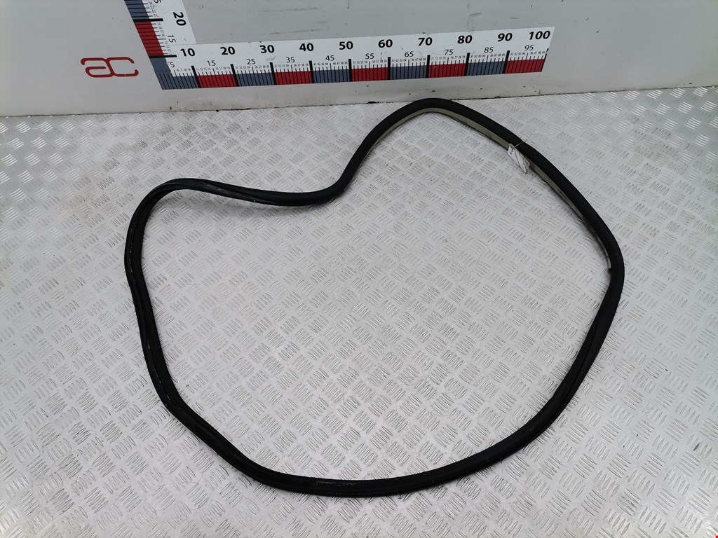 Уплотнитель двери VOLKSWAGEN Passat B5 1997-2005